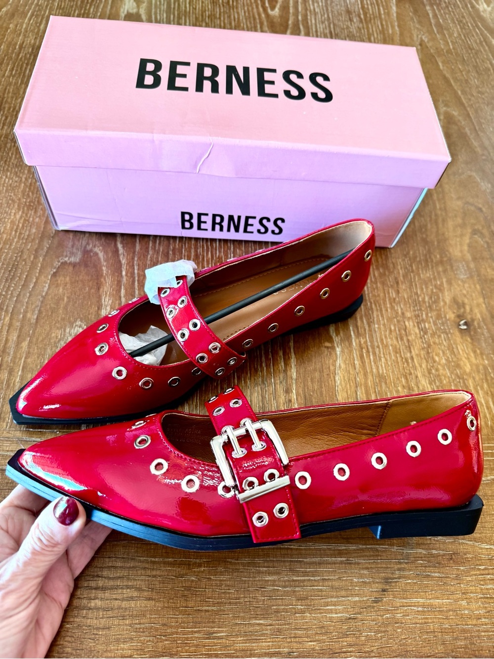 NWT red Berness Astra Grommet Mary
Jane flat 8.5 (marked 8, runs big) - Picture 2 of 13